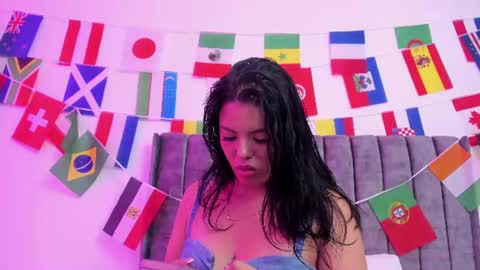 Snapshot of evelin__thompsson chatting on 07/11/26, 03:42 evelin__thompsson online show from 07/11/26, 03:42