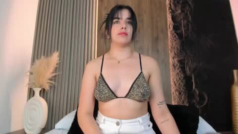 E V E L I N online show from 02/15/26, 11:41