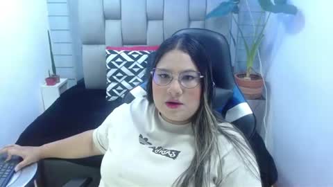 evelin zaens online show from 06/24/26, 03:49