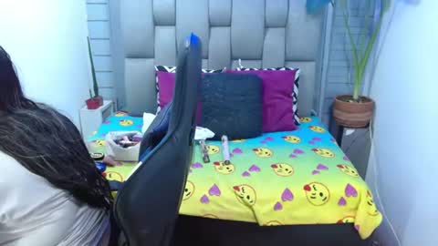 evelin zaens online show from 07/15/26, 04:18