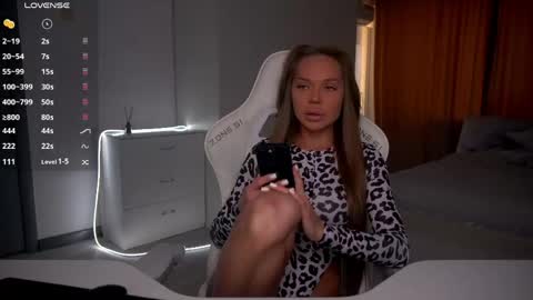 Evelina online show from 04/12/26, 02:11