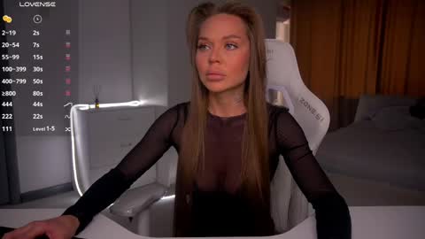 Snapshot of evelina_fox chatting on 04/27/26, 12:25 Evelina online show from 04/27/26, 12:25