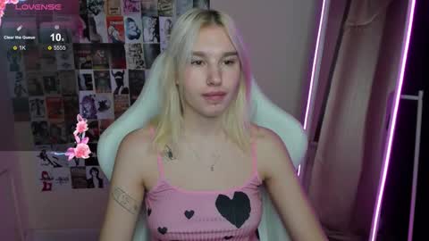 Evelina online show from 11/18/25, 01:22