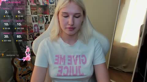 Snapshot of evelinalu chatting on 06/23/26, 01:14 Evelina online show from 06/23/26, 01:14