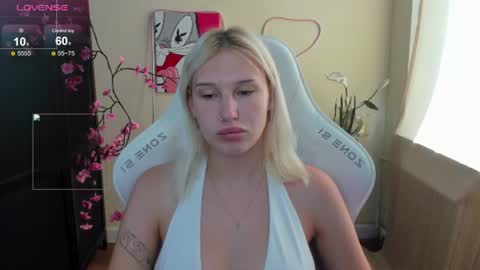 Snapshot of evelinalu chatting on 07/03/26, 01:45 Evelina online show from 07/03/26, 01:45