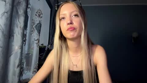 Snapshot of evelinegallucci chatting on 06/08/26, 02:06 Katy online show from 06/08/26, 02:06