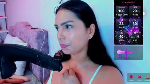 Snapshot of evelinn_belen chatting on 05/31/26, 10:11 Evelinn belen online show from 05/31/26, 10:11