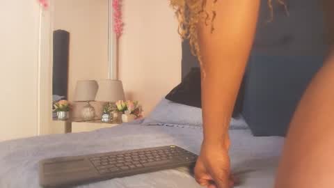 Snapshot of evelonga_707 chatting on 06/20/26, 07:27 DAYANITA online show from 06/20/26, 07:27