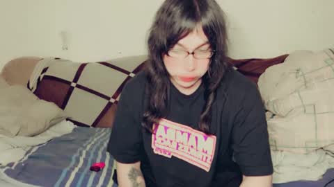 Snapshot of evelyn420521 chatting on 01/10/25, 07:25 evelyn420521 online show from 01/10/25, 07:25