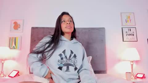 Snapshot of evelyn__ebony chatting on 01/02/25, 09:33 evelyn ebony online show from 01/02/25, 09:33