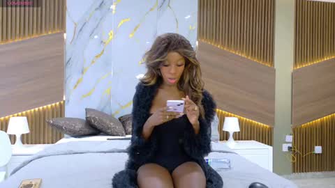 E V E L Y N  online show from 11/20/25, 01:11