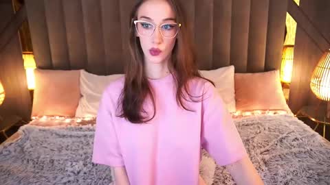 Snapshot of evelyn_rush1 chatting on 02/24/25, 03:23 evelyn rush1 online show from 02/24/25, 03:23