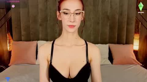 Snapshot of evelyn_rush1 chatting on 10/27/25, 04:00 evelyn rush1 online show from 10/27/25, 04:00