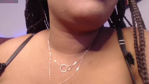 Snapshot of evelyn_sandoval chatting on 12/27/24, 03:09 Evelyn Sandoval online show from 12/27/24, 03:09