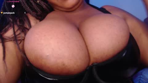 Snapshot of evelyn_sandoval chatting on 02/27/25, 05:02 Evelyn Sandoval online show from 02/27/25, 05:02