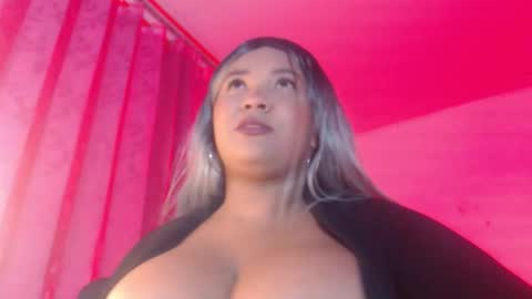 Snapshot of evelyn_sandoval chatting on 10/21/25, 01:50 Evelyn Sandoval online show from 10/21/25, 01:50