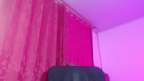 Snapshot of evelyn_sandoval chatting on 10/25/25, 02:30 Evelyn Sandoval online show from 10/25/25, 02:30