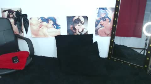 Snapshot of evelyn_sheeran chatting on 10/14/25, 03:40 Julieta online show from 10/14/25, 03:40