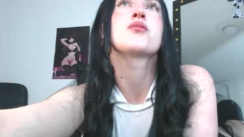 Snapshot of evelyn_sheeran chatting on 03/10/26, 04:50 Julieta online show from 03/10/26, 04:50