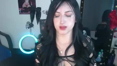 Snapshot of evelyn_sheeran chatting on 03/18/26, 06:05 Julieta online show from 03/18/26, 06:05