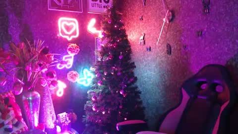 Snapshot of evelynagrey chatting on 12/19/24, 04:34 EvelynaGrey online show from 12/19/24, 04:34