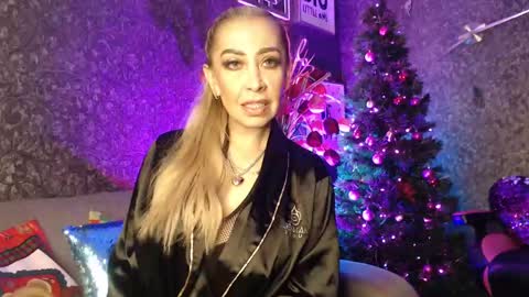 Snapshot of evelynagrey chatting on 12/29/24, 01:13 EvelynaGrey online show from 12/29/24, 01:13