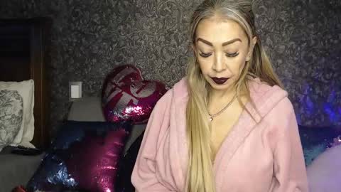 Snapshot of evelynagrey chatting on 01/07/25, 10:22 EvelynaGrey online show from 01/07/25, 10:22