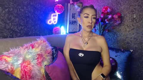 Snapshot of evelynagrey chatting on 01/18/25, 03:09 EvelynaGrey online show from 01/18/25, 03:09