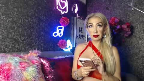 Snapshot of evelynagrey chatting on 01/26/25, 05:23 EvelynaGrey online show from 01/26/25, 05:23