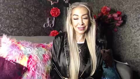 Snapshot of evelynagrey chatting on 01/27/25, 02:53 EvelynaGrey online show from 01/27/25, 02:53