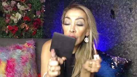 Snapshot of evelynagrey chatting on 01/28/25, 06:49 EvelynaGrey online show from 01/28/25, 06:49