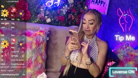 Snapshot of evelynagrey chatting on 02/03/25, 06:02 EvelynaGrey online show from 02/03/25, 06:02