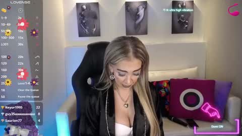 Snapshot of evelynagrey chatting on 02/28/25, 03:37 EvelynaGrey online show from 02/28/25, 03:37