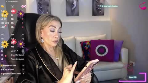Snapshot of evelynagrey chatting on 02/28/25, 06:43 EvelynaGrey online show from 02/28/25, 06:43