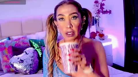 Snapshot of evelynagrey chatting on 11/06/25, 07:15 EvelynaGrey online show from 11/06/25, 07:15