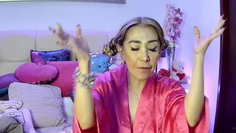 Snapshot of evelynagrey chatting on 11/23/25, 10:37 EvelynaGrey online show from 11/23/25, 10:37