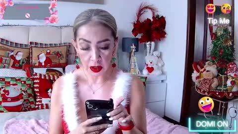 Snapshot of evelynagrey chatting on 12/19/25, 08:27 EvelynaGrey online show from 12/19/25, 08:27