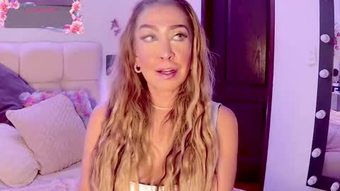 Snapshot of evelynagrey chatting on 01/12/26, 12:05 EvelynaGrey online show from 01/12/26, 12:05