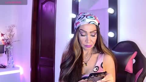 Snapshot of evelynagrey chatting on 02/22/26, 11:14 EvelynaGrey online show from 02/22/26, 11:14