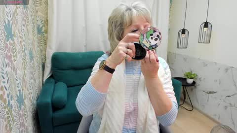 Evelyn online show from 04/06/26, 04:57