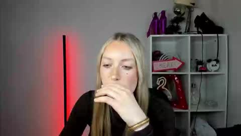 evelynblond online show from 06/03/26, 02:33