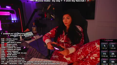 Snapshot of evelyne92 chatting on 12/21/24, 05:14 Evelyne online show from 12/21/24, 05:14