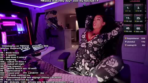 Snapshot of evelyne92 chatting on 01/16/25, 01:27 Evelyne online show from 01/16/25, 01:27