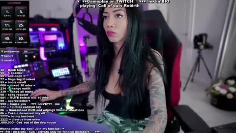 Snapshot of evelyne92 chatting on 02/22/25, 09:59 Evelyne online show from 02/22/25, 09:59