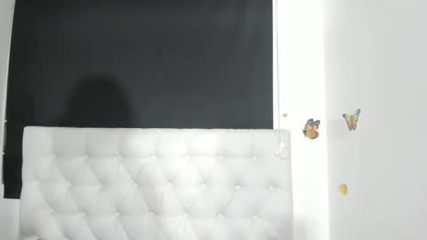 Snapshot of evelynesex chatting on 10/12/25, 02:10 Evelyne online show from 10/12/25, 02:10