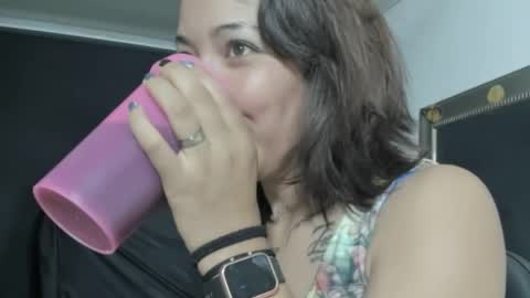 Snapshot of evelynesex chatting on 05/04/26, 01:56 Evelyne online show from 05/04/26, 01:56