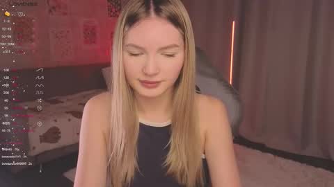 Snapshot of evelynsin_ chatting on 10/18/25, 11:44 Evelyn online show from 10/18/25, 11:44