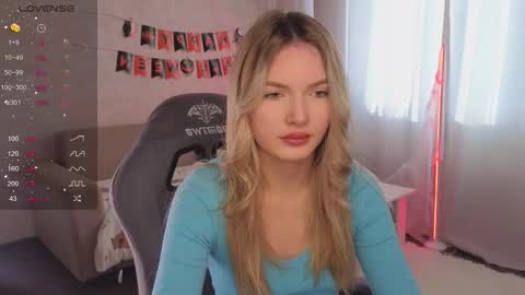 Snapshot of evelynsin_ chatting on 10/22/25, 09:31 Evelyn online show from 10/22/25, 09:31