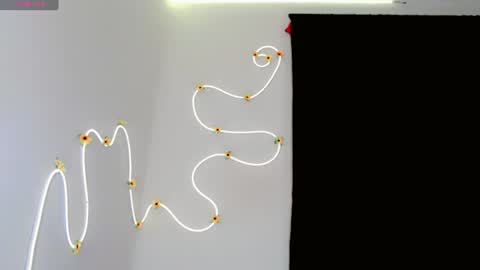 everlin_01 online show from 06/19/26, 03:00