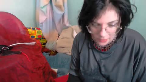 Everly online show from 12/15/25, 05:28